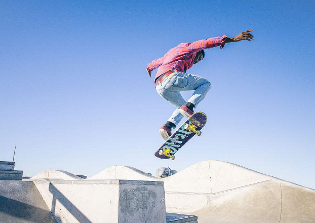 the ollie(带板起跳),这些技术可说是除了翻板之外最重要的滑板动作